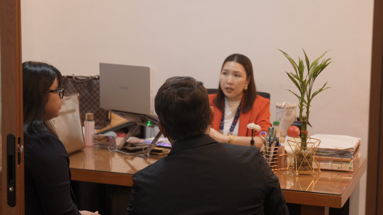 A Bishnoi Omniverse team member talking a client through a requirement at her desk